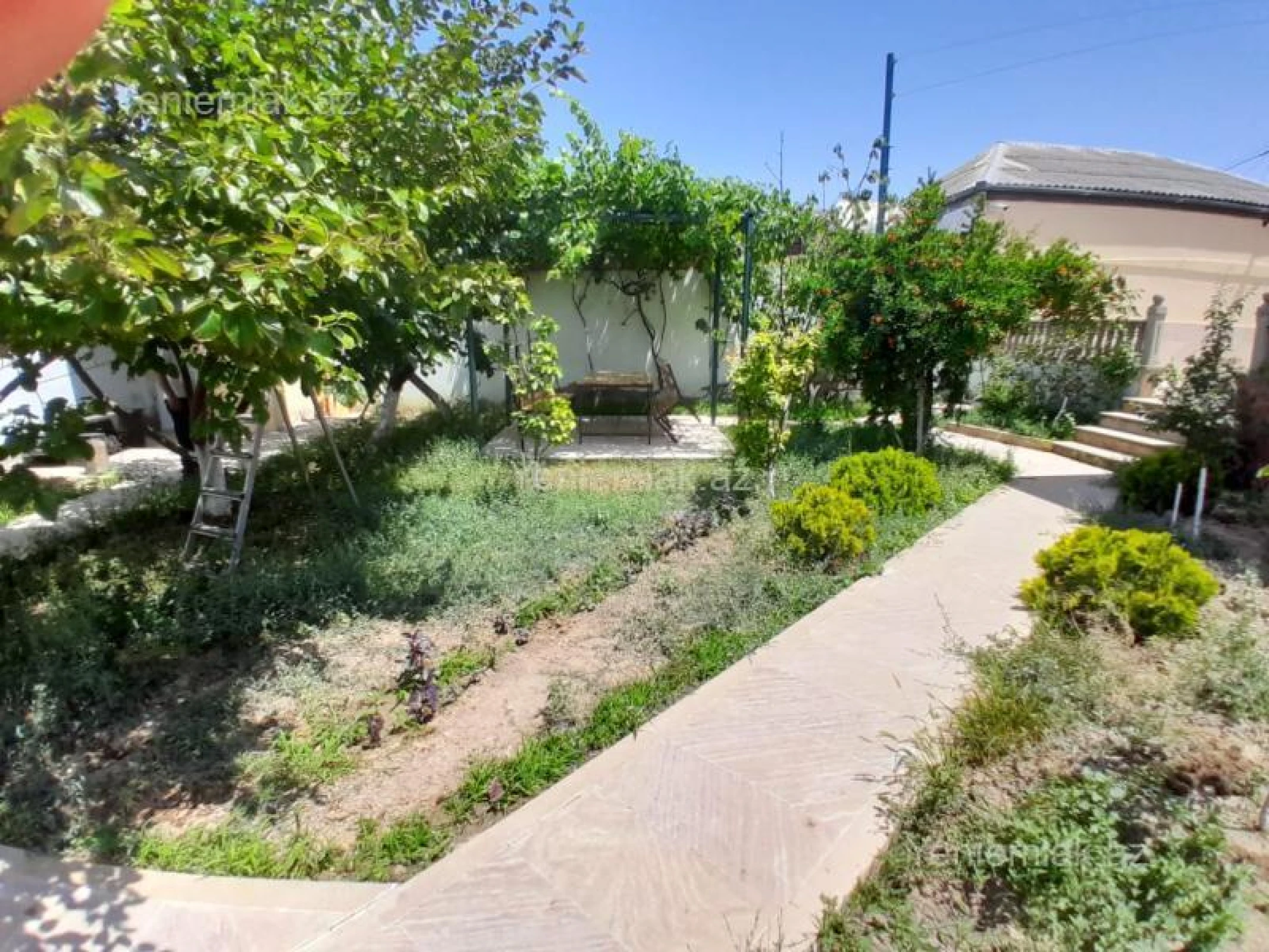 Satılır 6 otaqlı həyət evi 220 m²