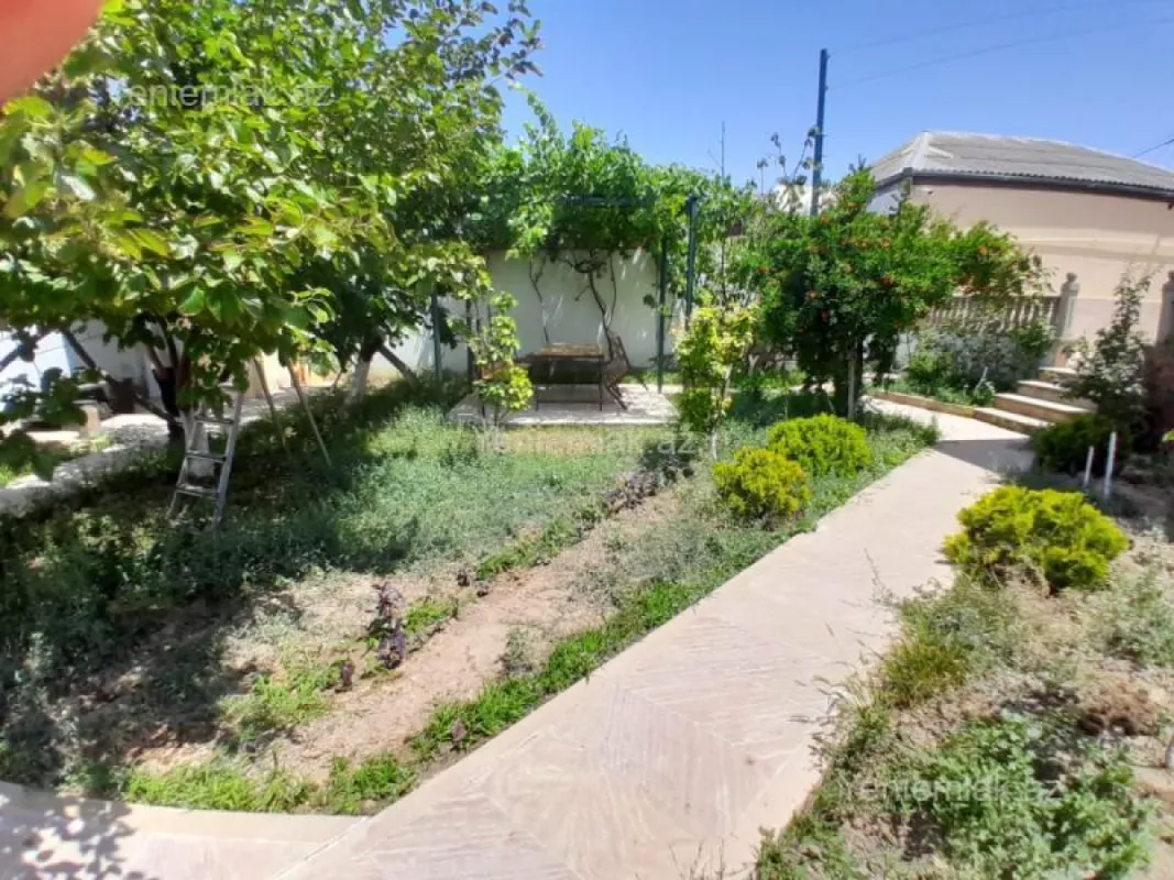 Satılır 6 otaqlı həyət evi 220 m²