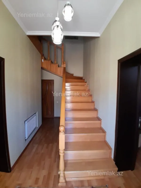 Satılır 6 otaqlı həyət evi 220 m²