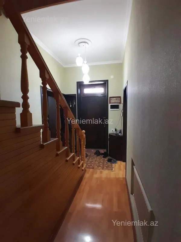 Satılır 6 otaqlı həyət evi 220 m²