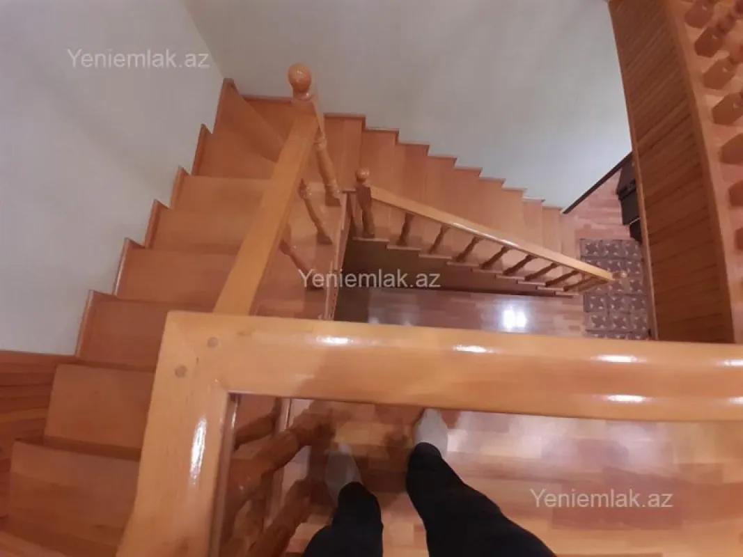 Satılır 6 otaqlı həyət evi 220 m²