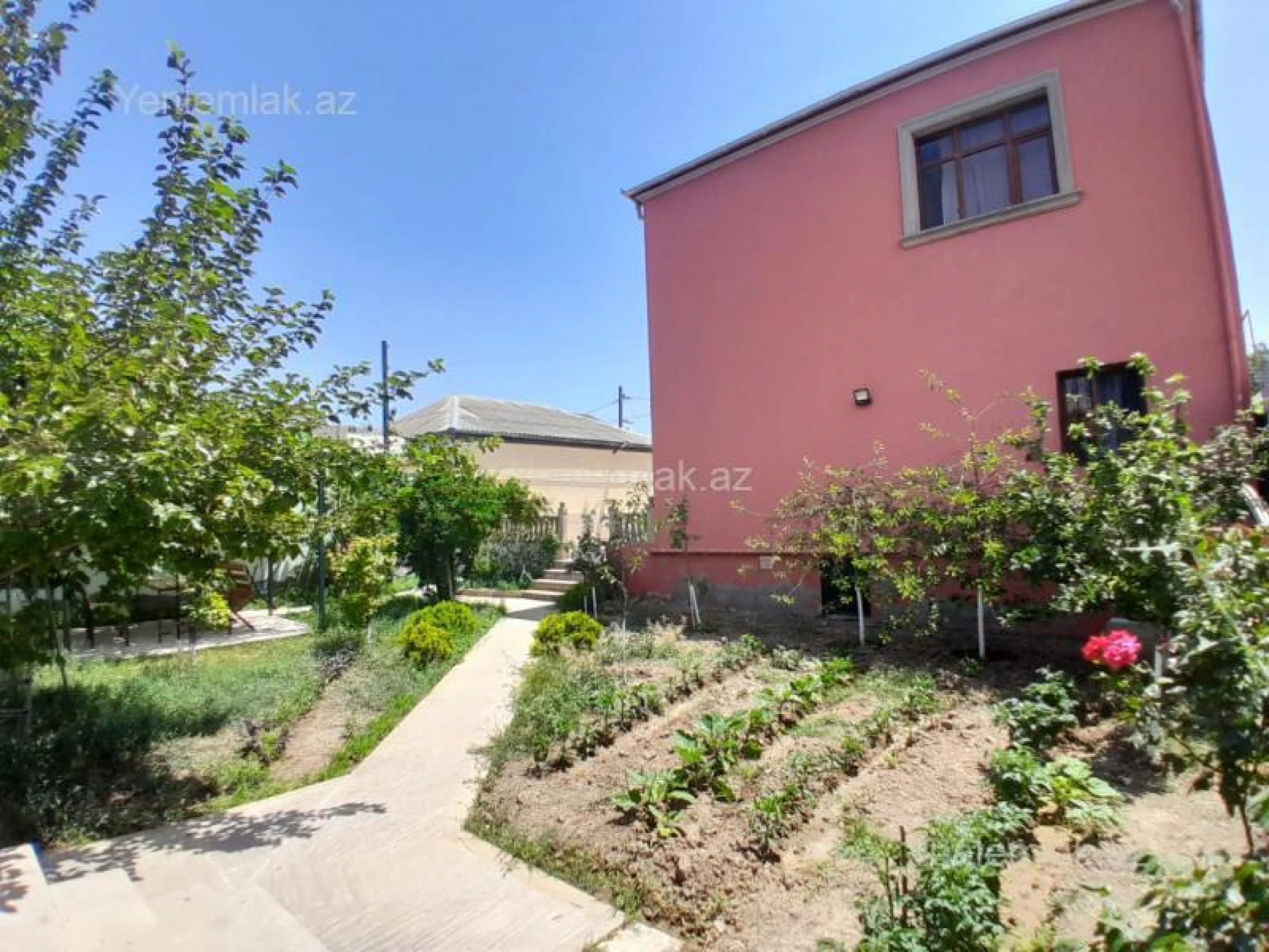 Satılır 6 otaqlı həyət evi 220 m²