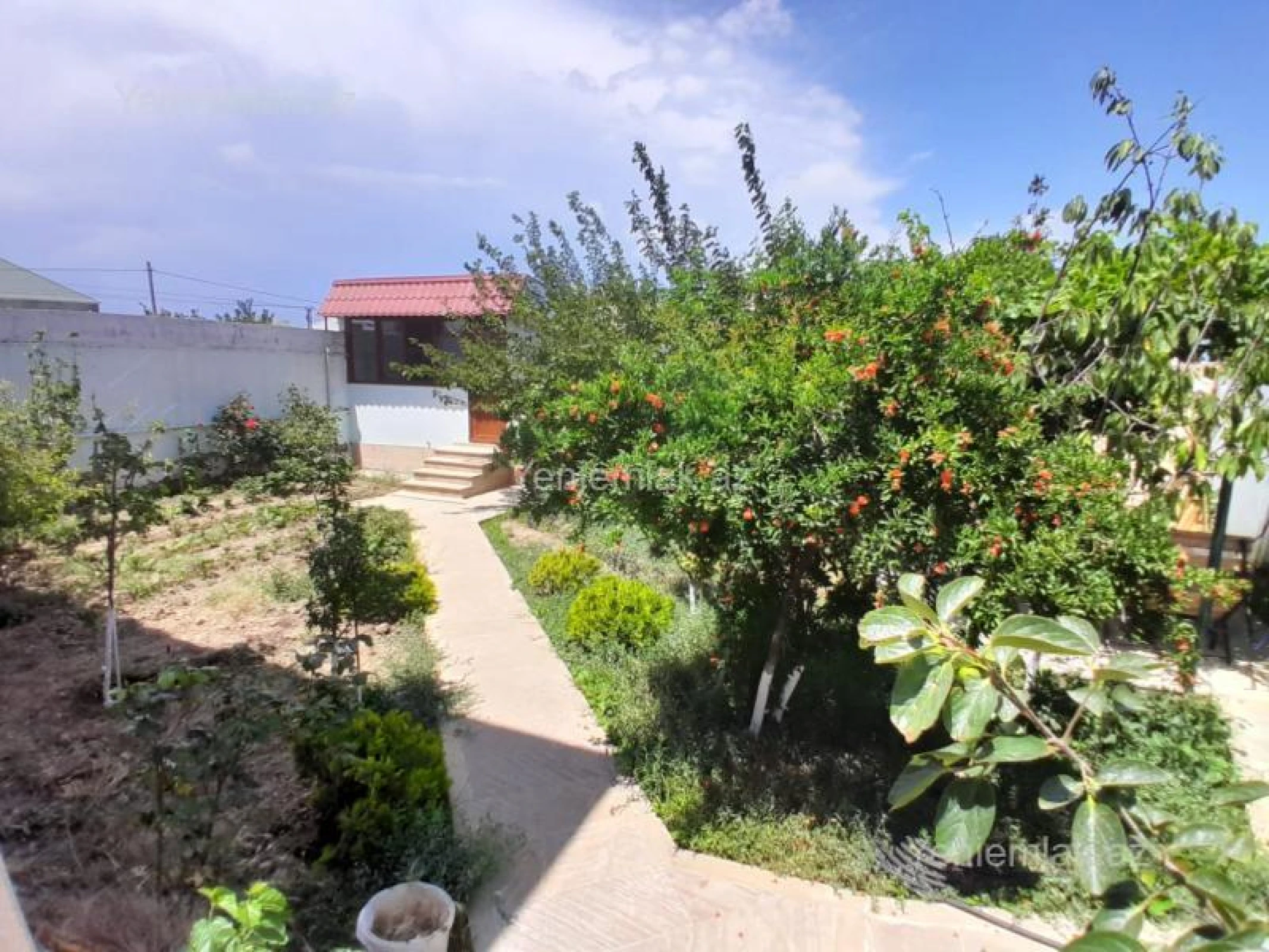 Satılır 6 otaqlı həyət evi 220 m²