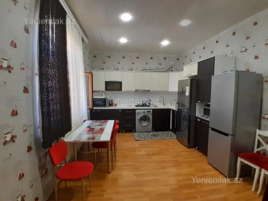 Satılır 6 otaqlı həyət evi 220 m²