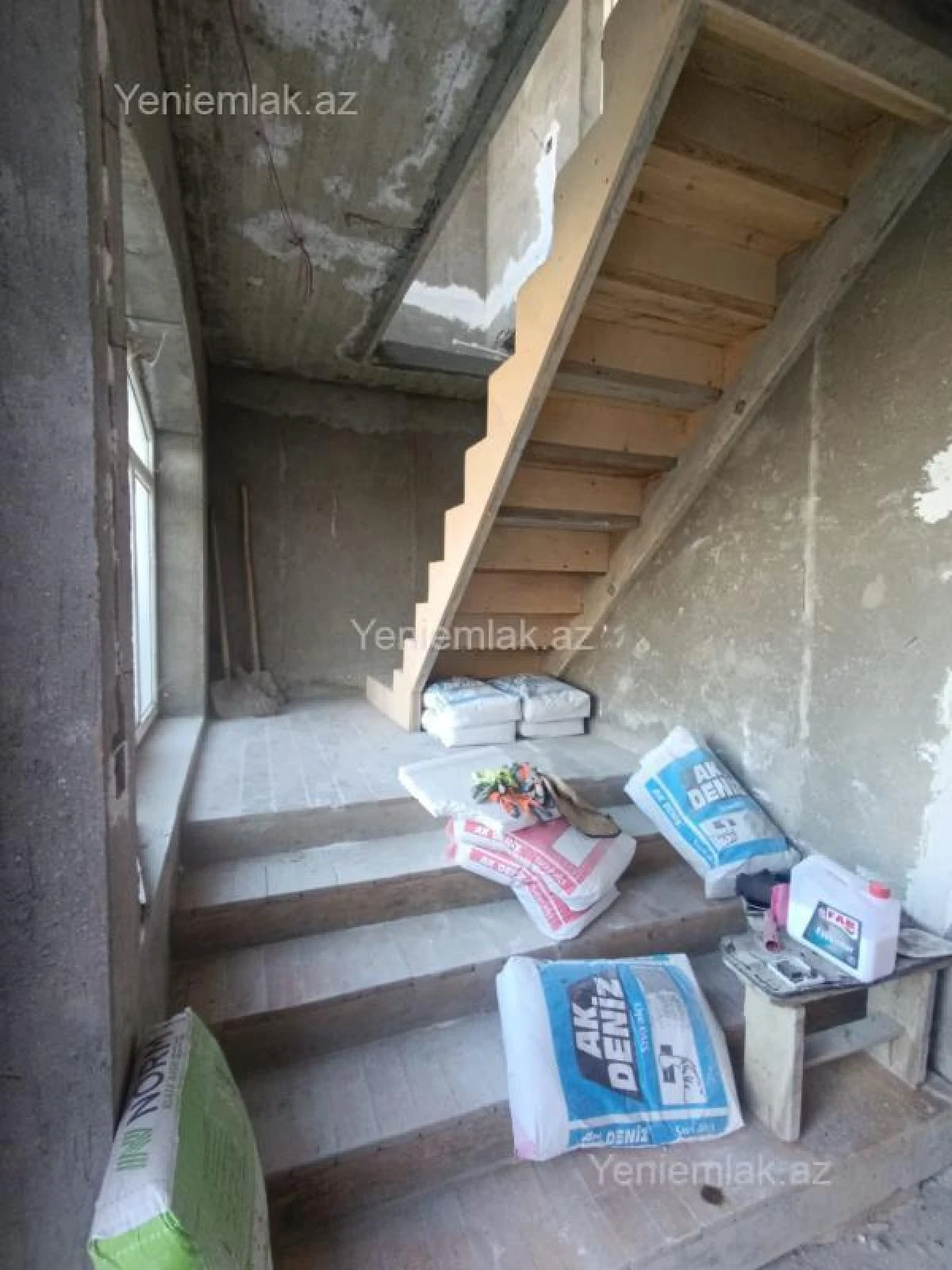 Satılır 8 otaqlı həyət evi 260 m²