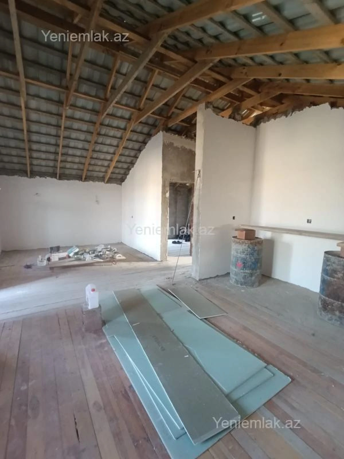 Satılır 8 otaqlı həyət evi 260 m²