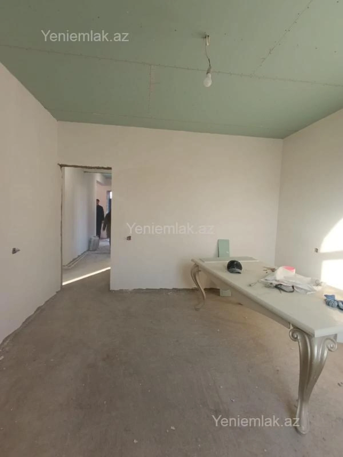 Satılır 8 otaqlı həyət evi 260 m²