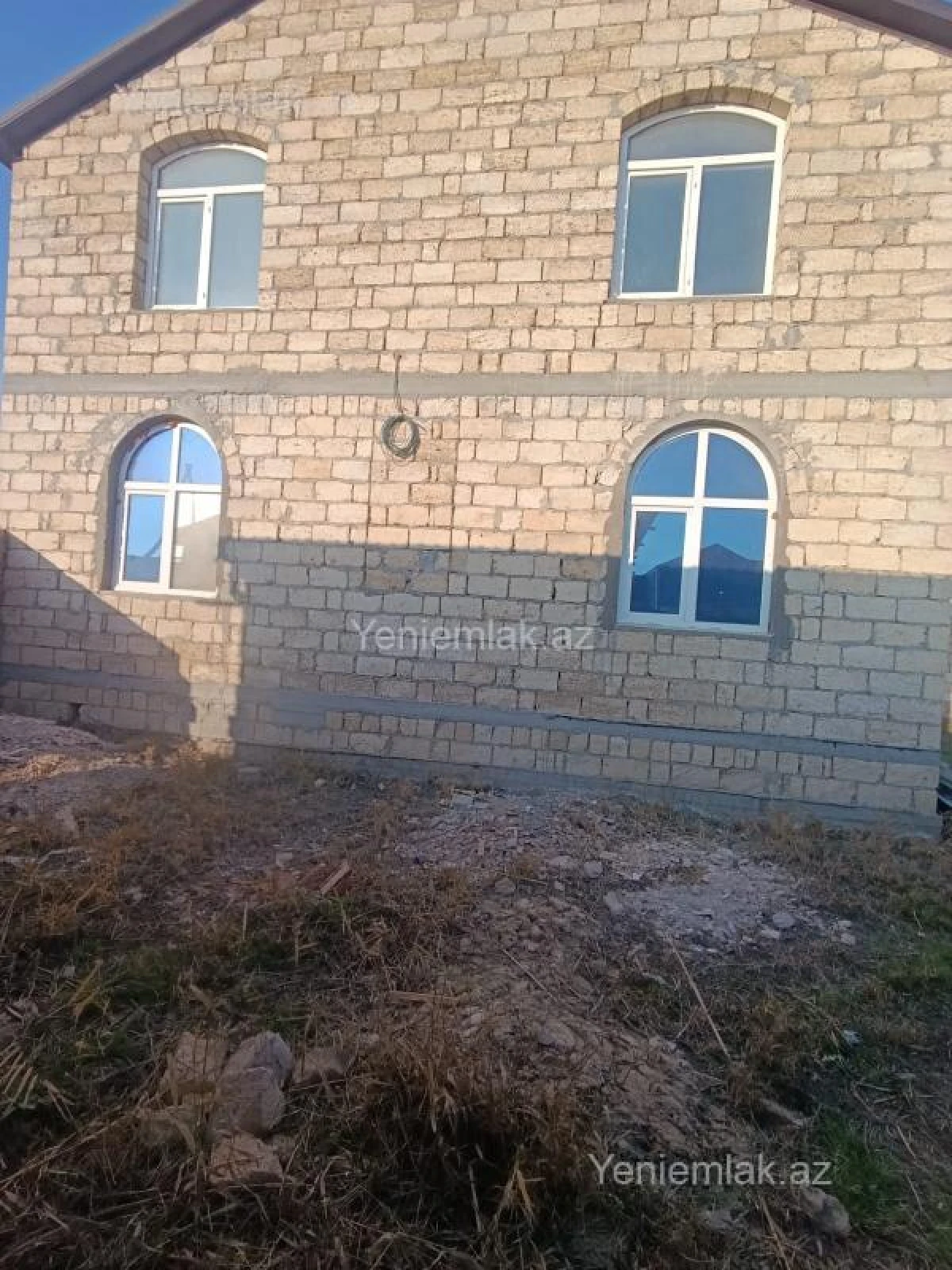 Satılır 8 otaqlı həyət evi 260 m²