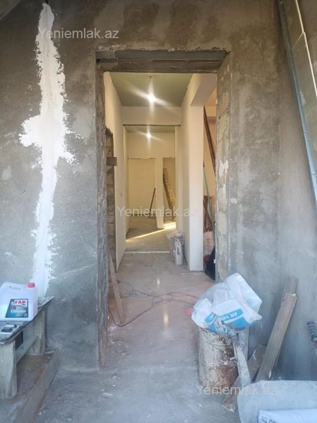 Satılır 8 otaqlı həyət evi 260 m²