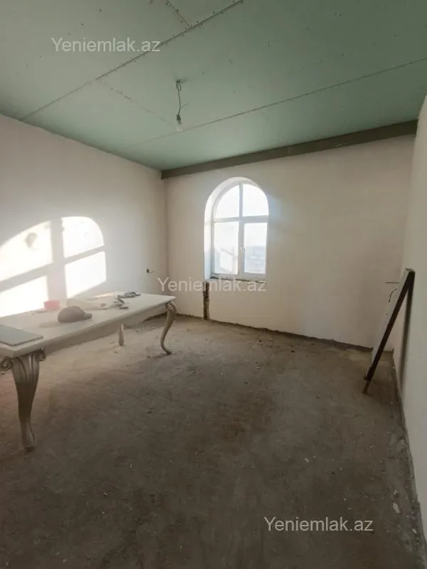 Satılır 8 otaqlı həyət evi 260 m²