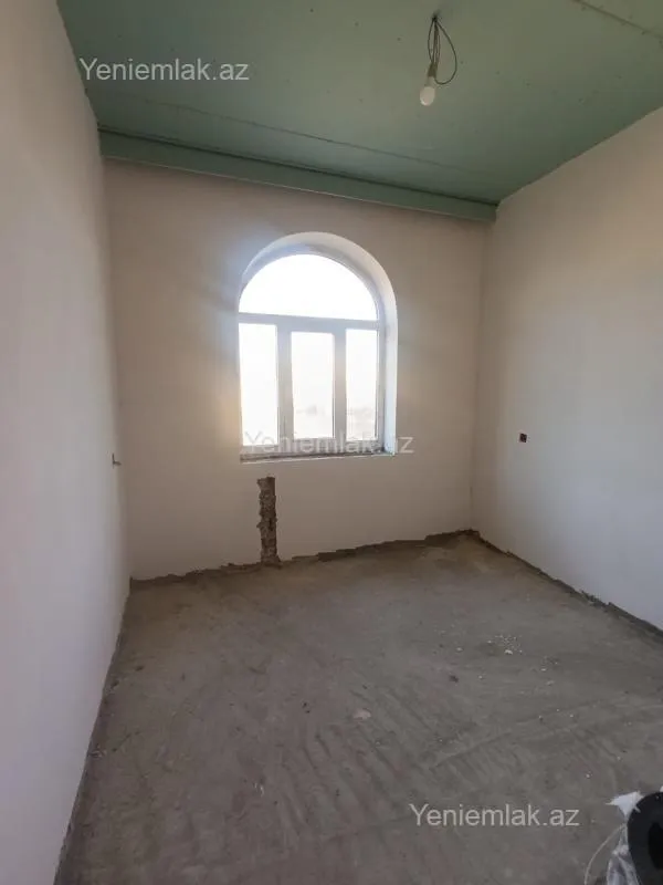 Satılır 8 otaqlı həyət evi 260 m²