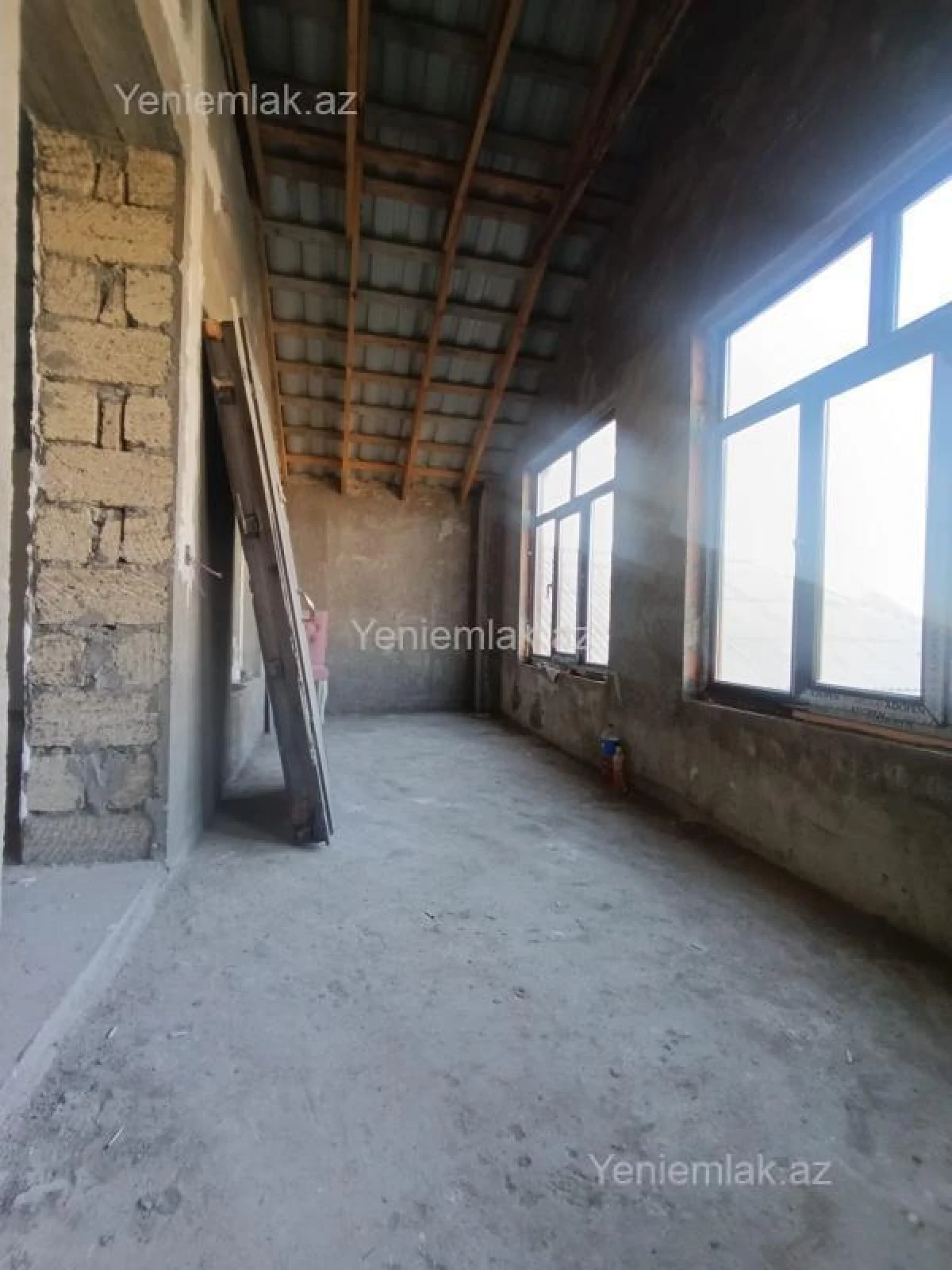 Satılır 8 otaqlı həyət evi 260 m²