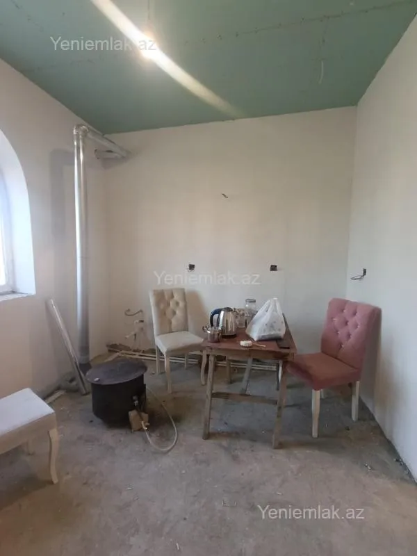 Satılır 8 otaqlı həyət evi 260 m²