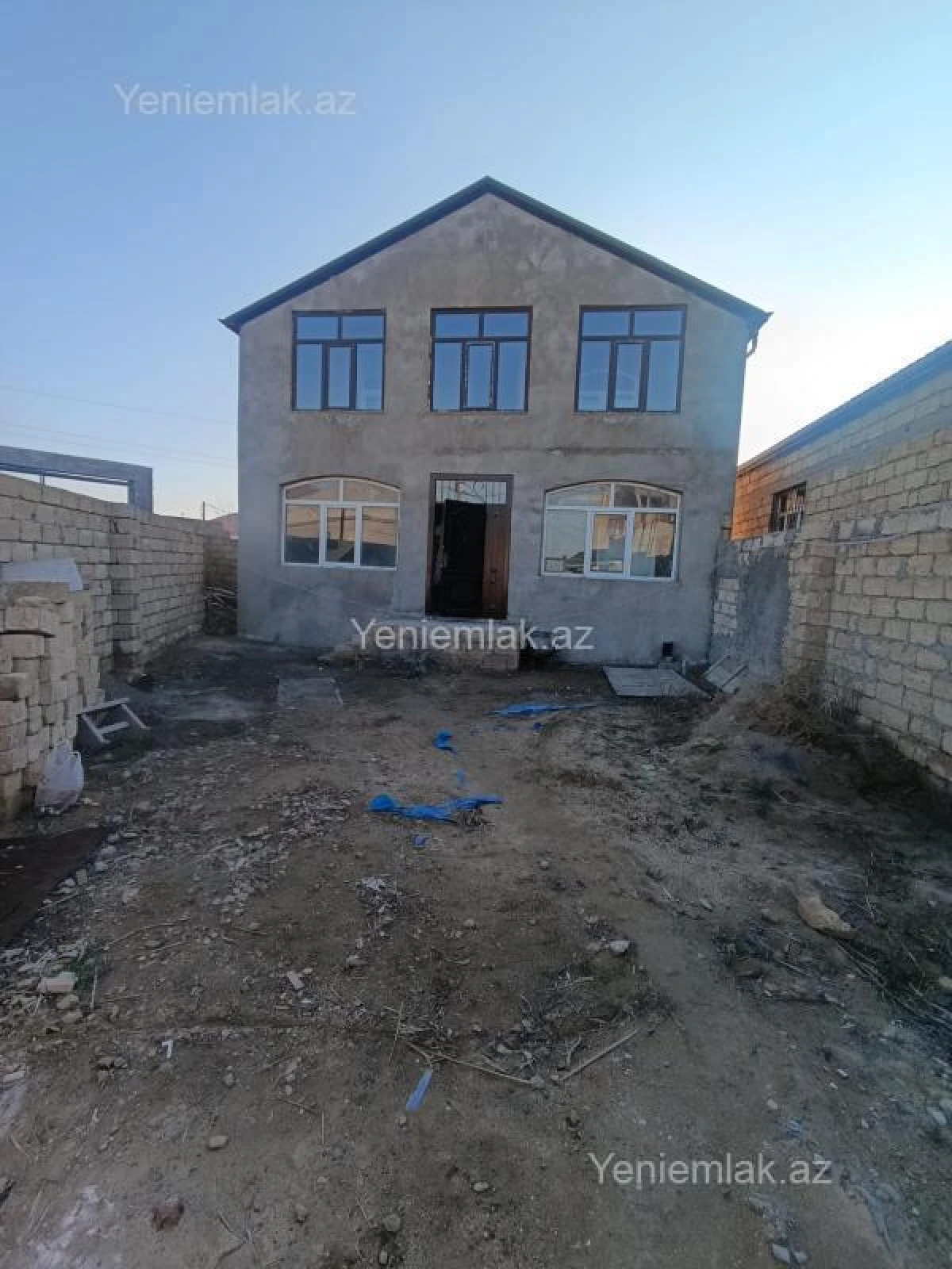 Satılır 8 otaqlı həyət evi 260 m²
