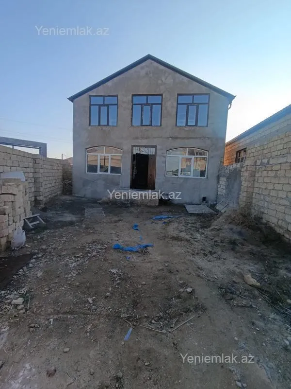 Satılır 8 otaqlı həyət evi 260 m²