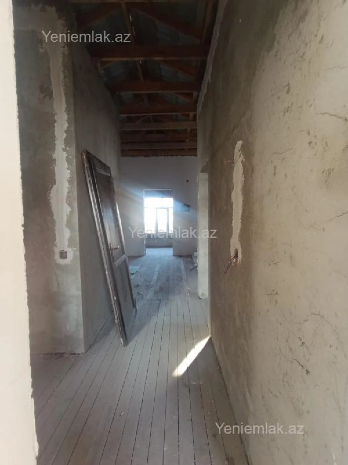 Satılır 8 otaqlı həyət evi 260 m²