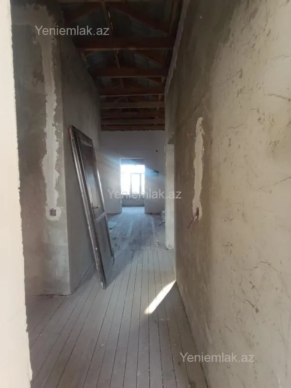 Satılır 8 otaqlı həyət evi 260 m²