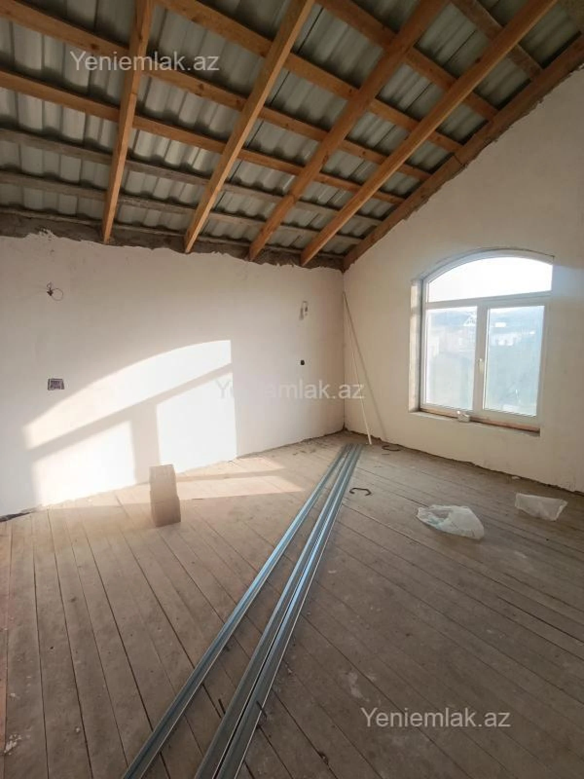 Satılır 8 otaqlı həyət evi 260 m²