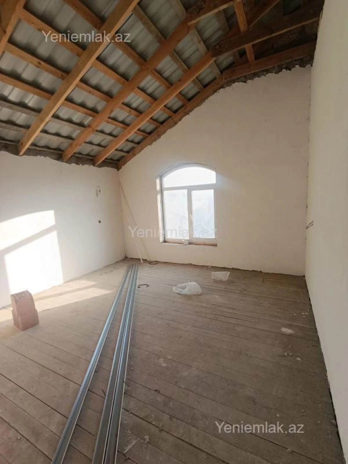 Satılır 8 otaqlı həyət evi 260 m²