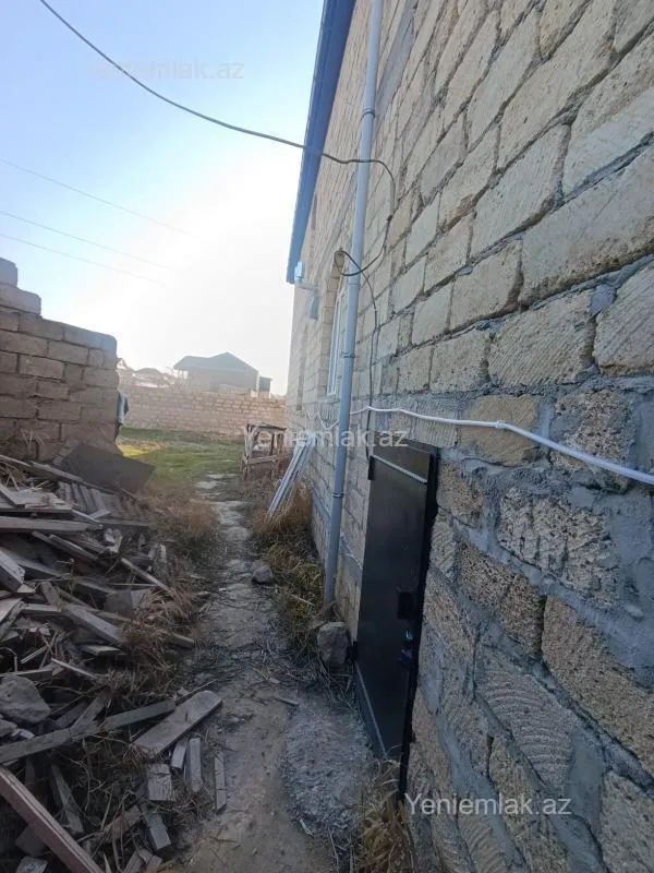 Satılır 8 otaqlı həyət evi 260 m²