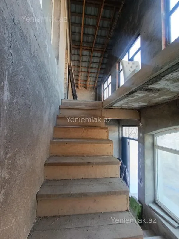 Satılır 8 otaqlı həyət evi 260 m²