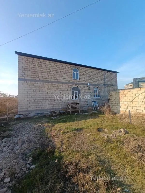 Satılır 8 otaqlı həyət evi 260 m²