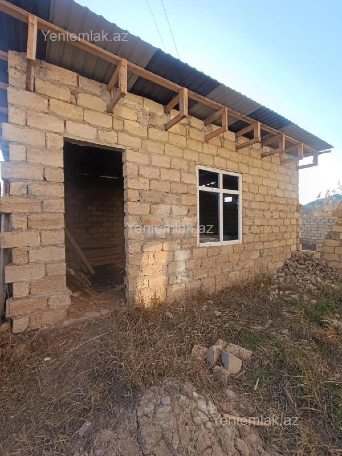 Satılır 8 otaqlı həyət evi 260 m²