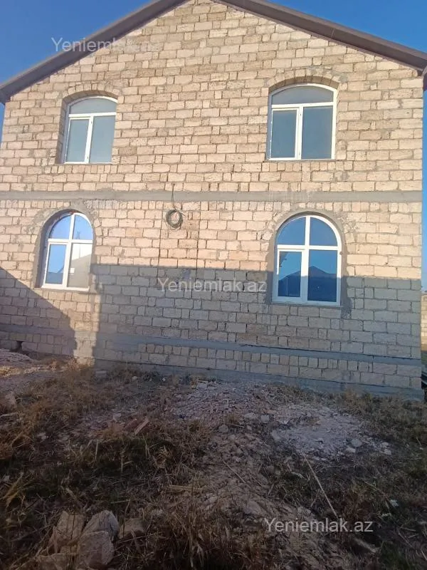 Satılır 8 otaqlı həyət evi 260 m²
