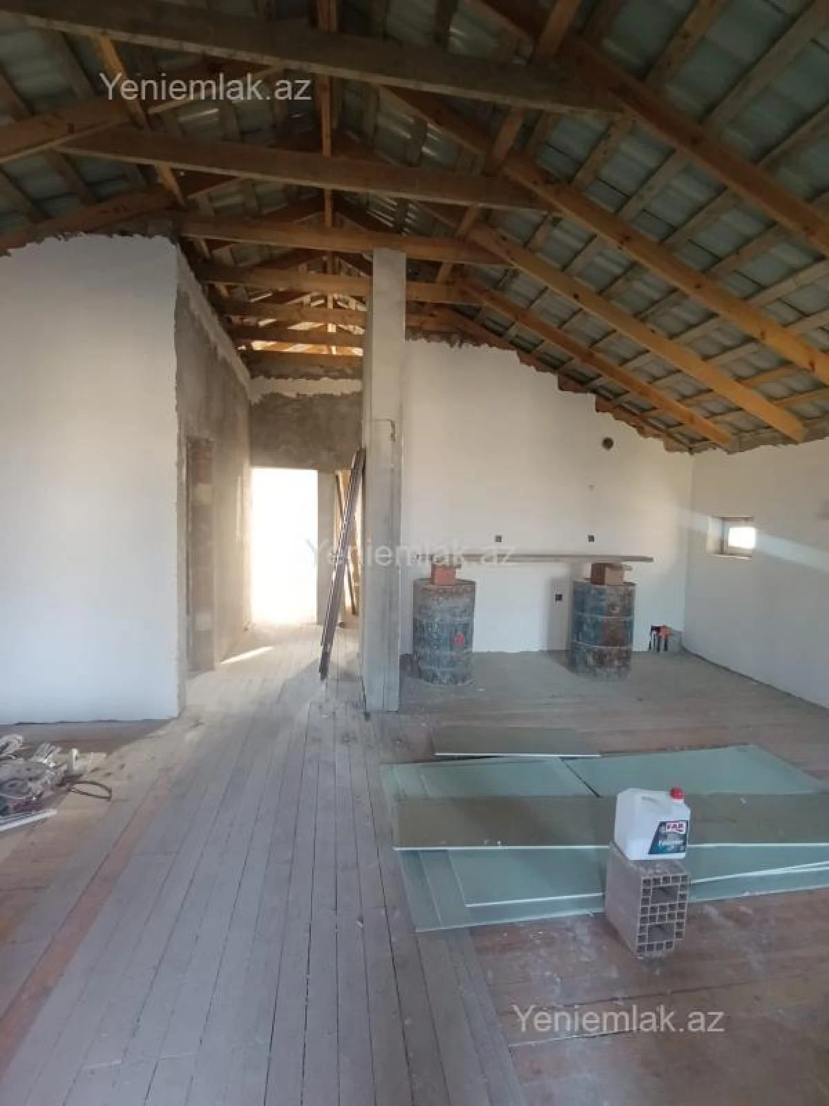 Satılır 8 otaqlı həyət evi 260 m²