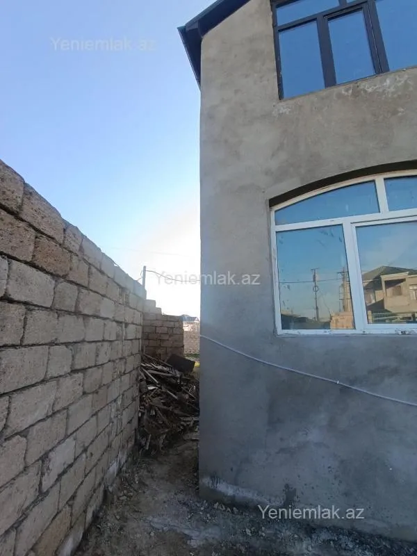 Satılır 8 otaqlı həyət evi 260 m²
