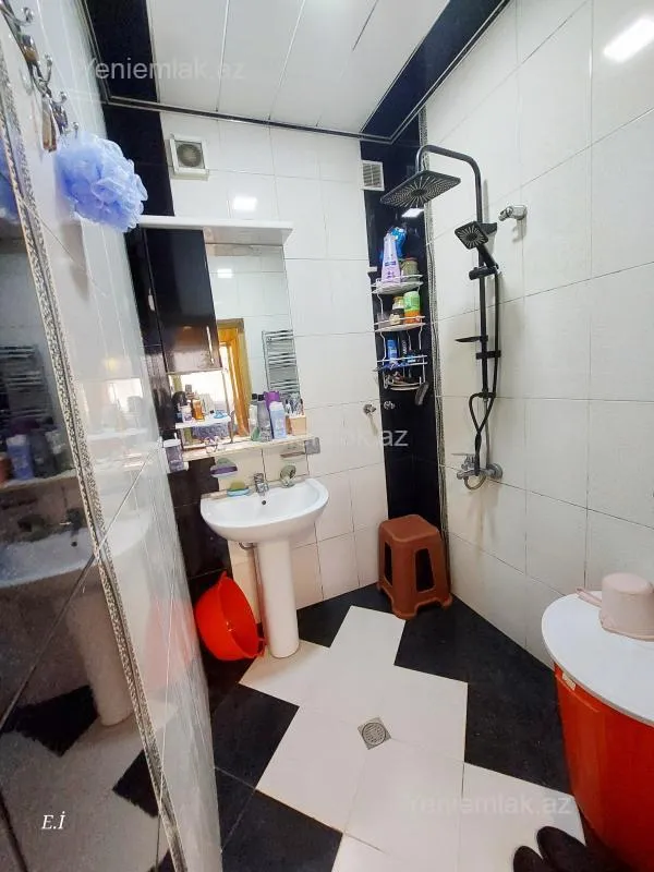 Satılır 4 otaqlı köhnə tikili 88 m²