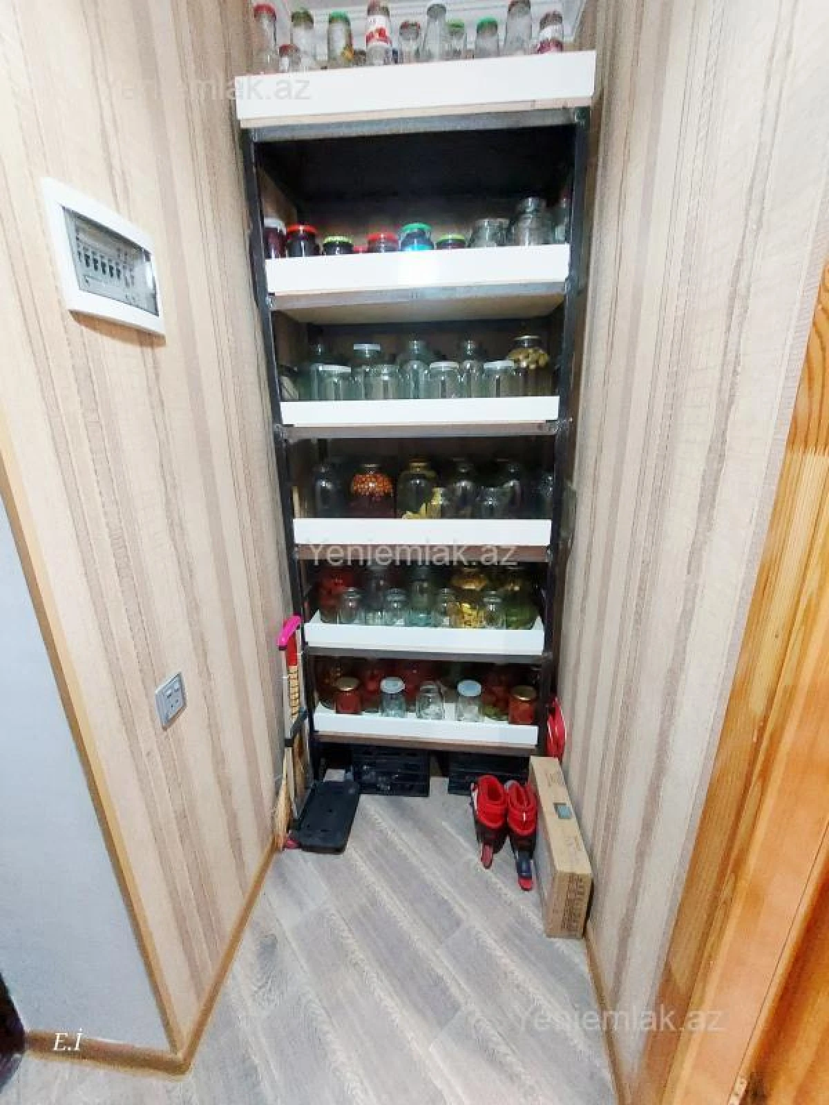 Satılır 4 otaqlı köhnə tikili 88 m²