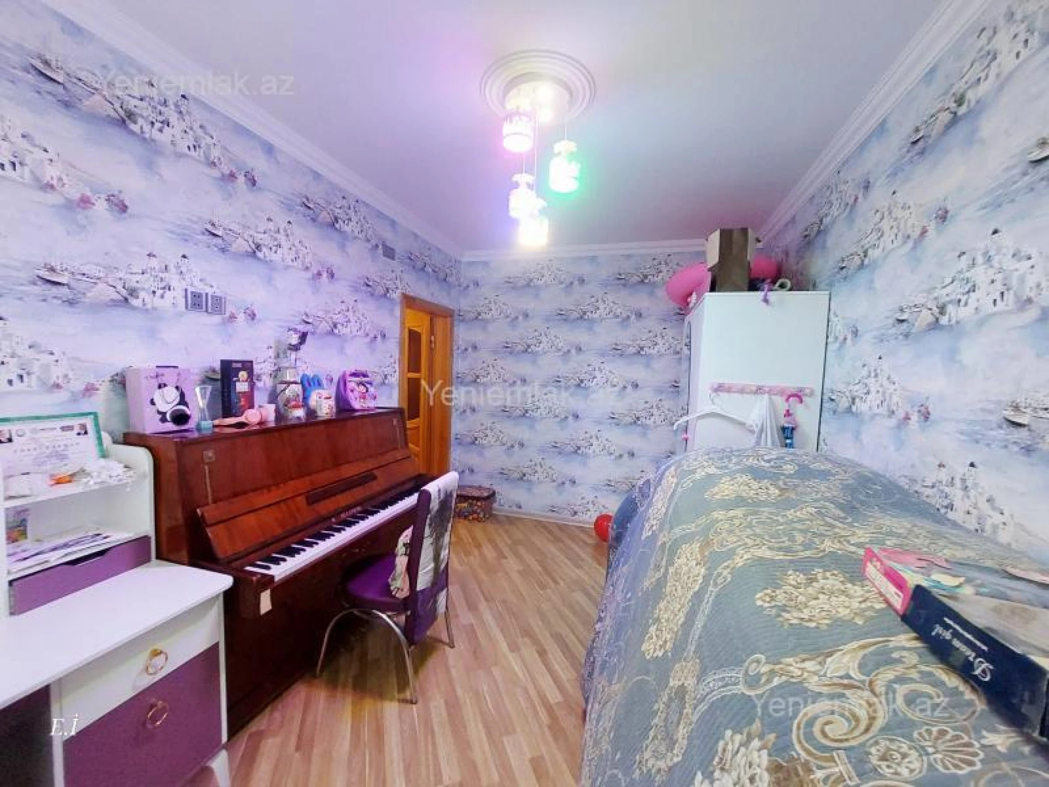 Satılır 4 otaqlı köhnə tikili 88 m²