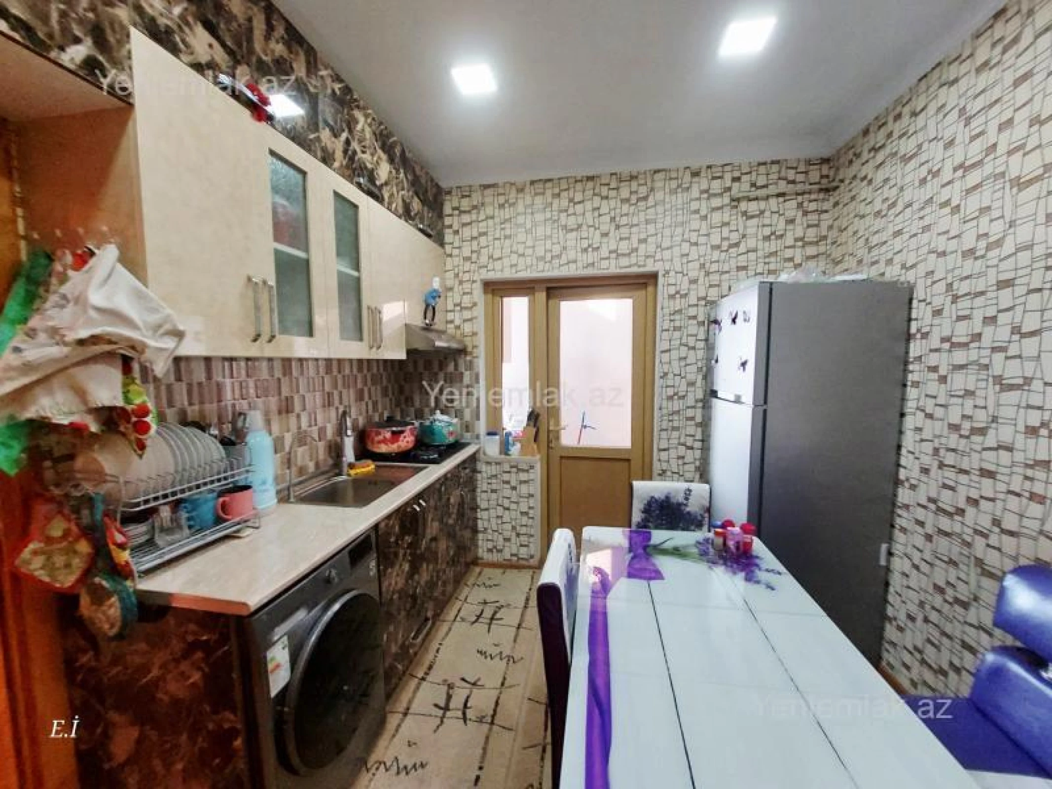 Satılır 4 otaqlı köhnə tikili 88 m²