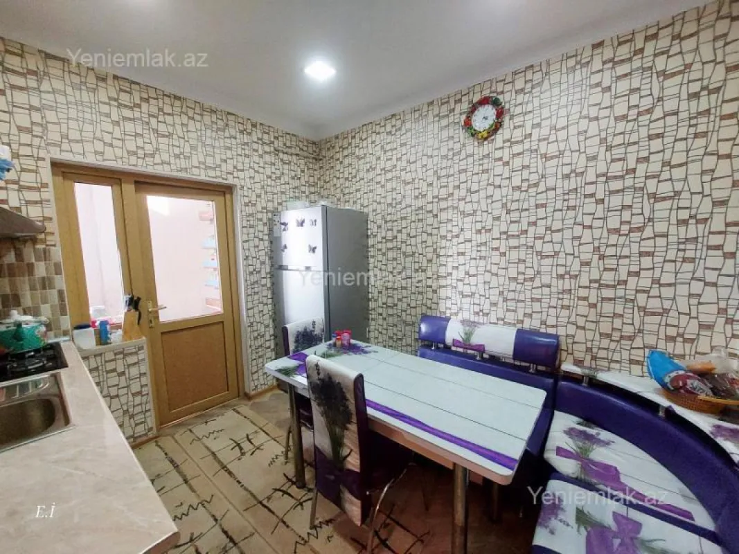 Satılır 4 otaqlı köhnə tikili 88 m²