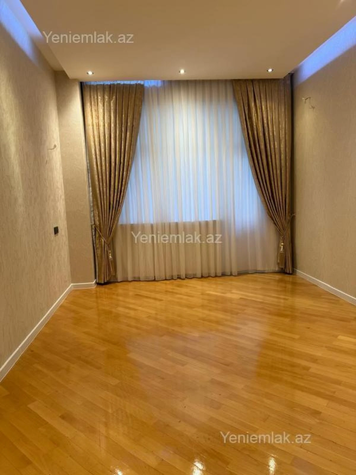 Satılır 3 otaqlı yeni tikili 137 m²