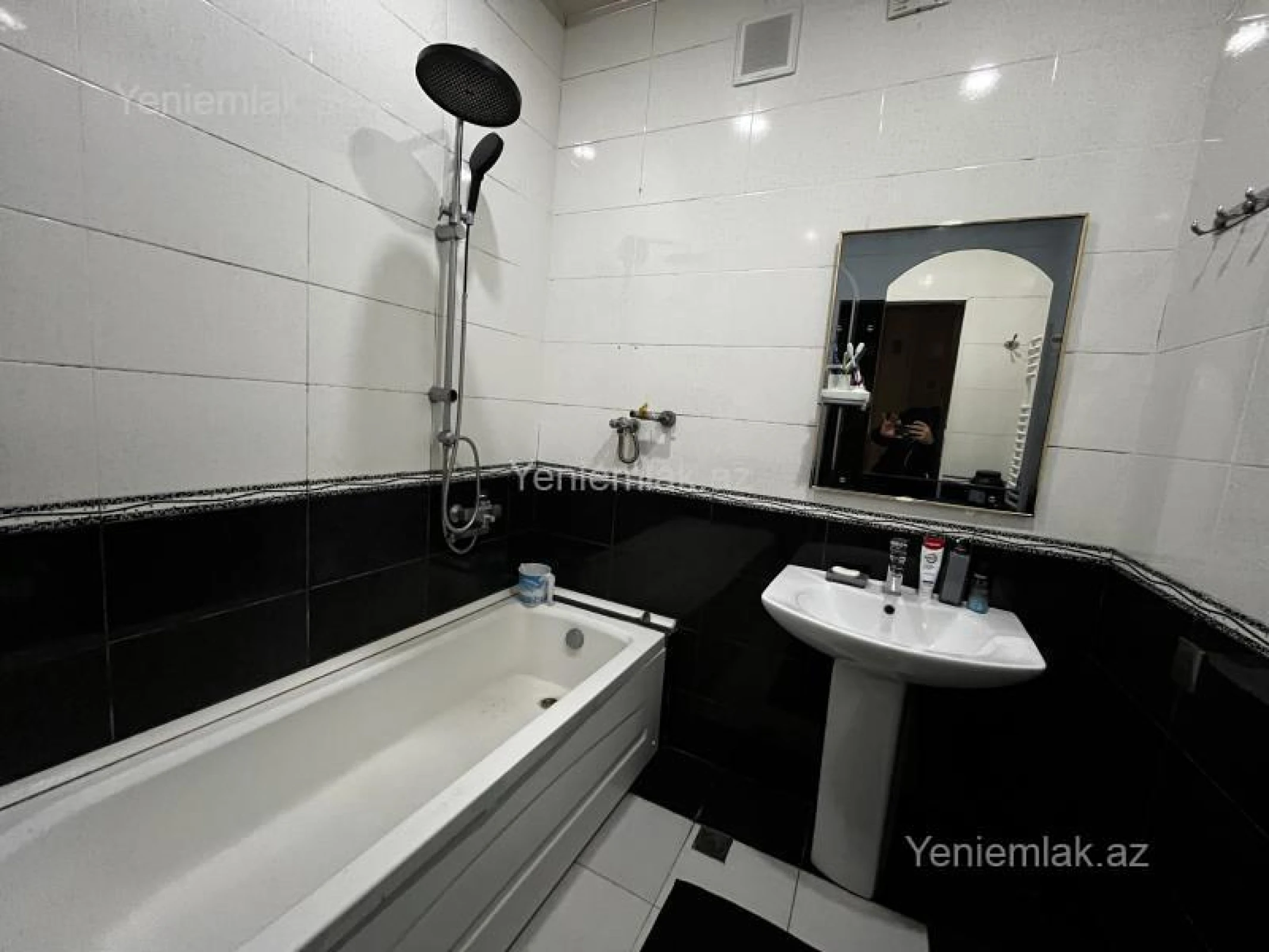 Satılır 2 otaqlı köhnə tikili 78 m²