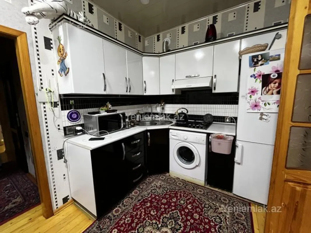 Satılır 2 otaqlı köhnə tikili 78 m²