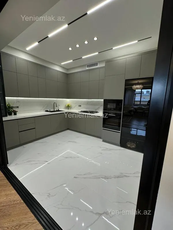 Satılır 3 otaqlı yeni tikili 132 m²