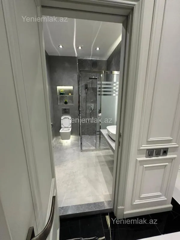 Satılır 3 otaqlı yeni tikili 132 m²