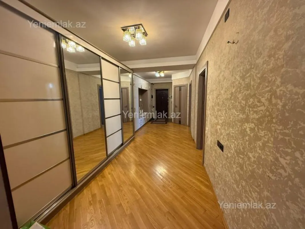 Satılır 3 otaqlı yeni tikili 125 m²