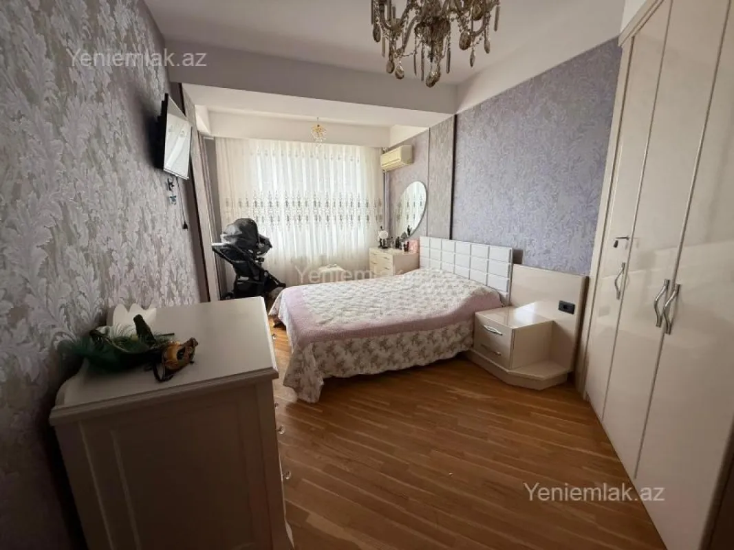 Satılır 3 otaqlı yeni tikili 125 m²