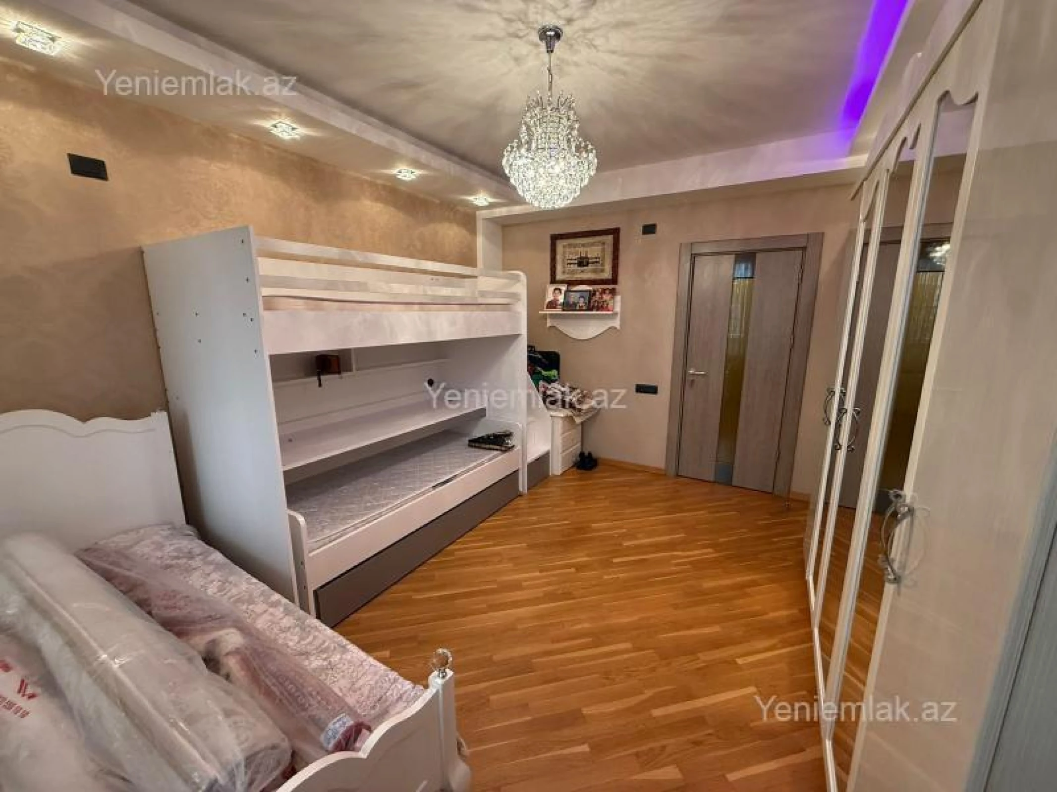 Satılır 3 otaqlı yeni tikili 125 m²