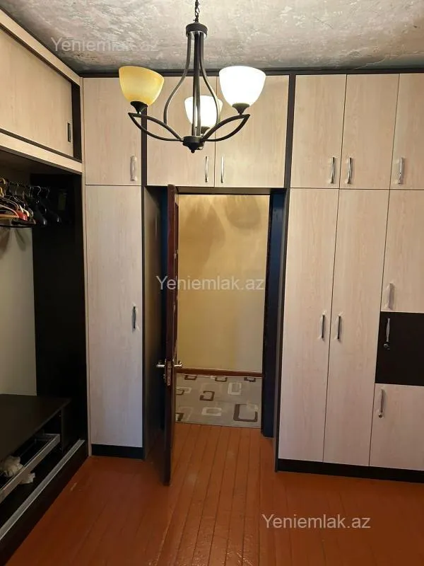 Satılır 2 otaqlı köhnə tikili 60 m²