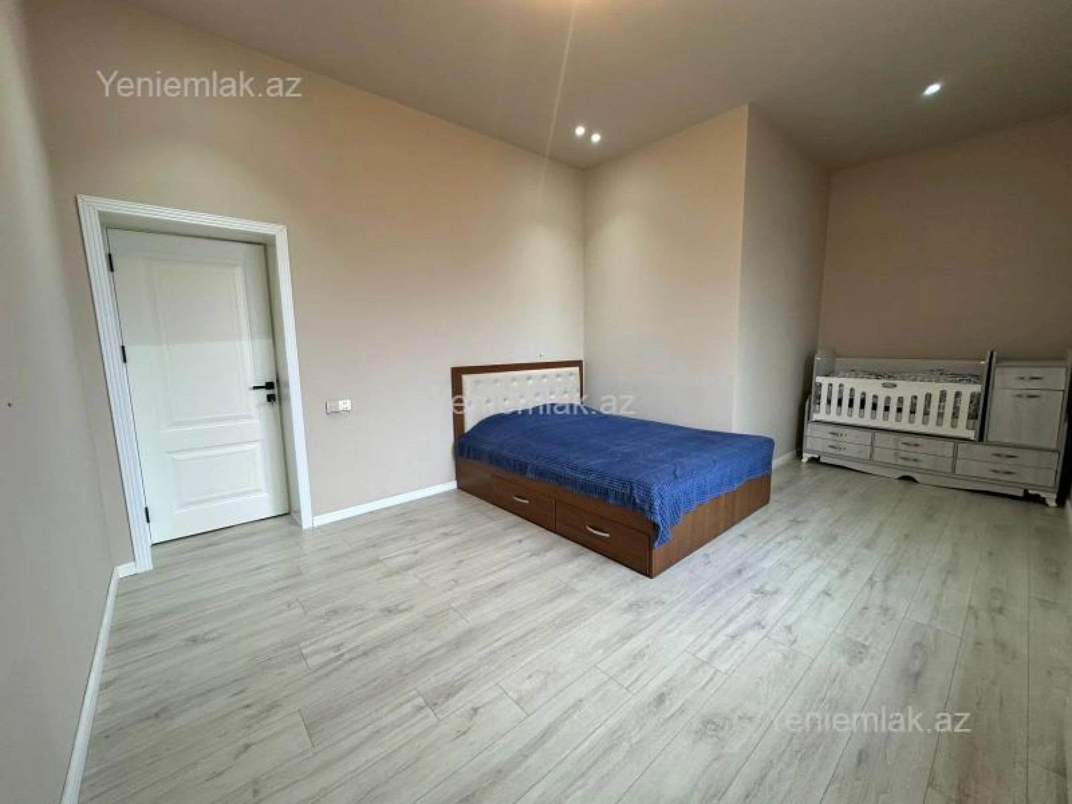 Satılır 4 otaqlı həyət evi 280 m²