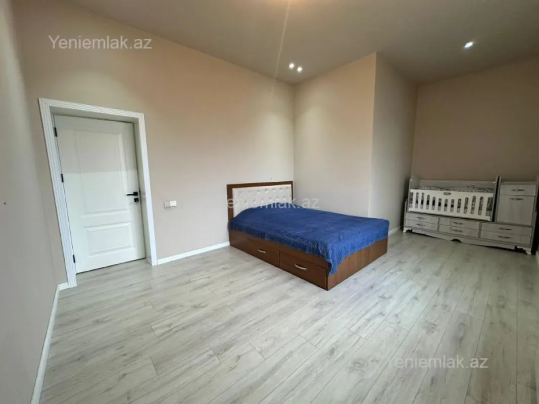 Satılır 4 otaqlı həyət evi 280 m²