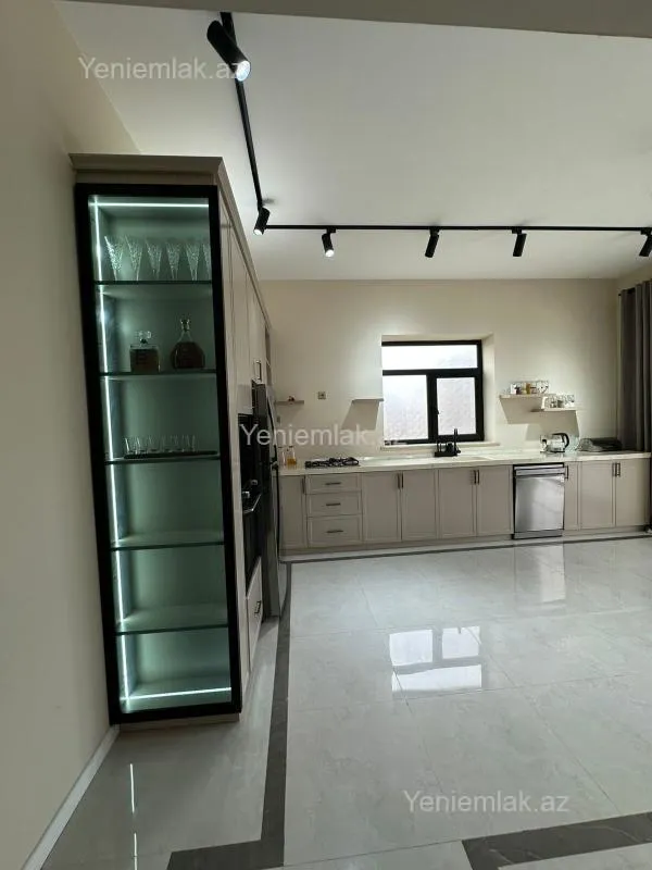 Satılır 4 otaqlı həyət evi 280 m²