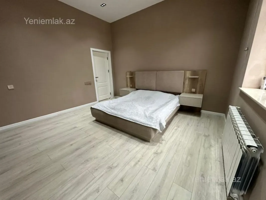 Satılır 4 otaqlı həyət evi 280 m²