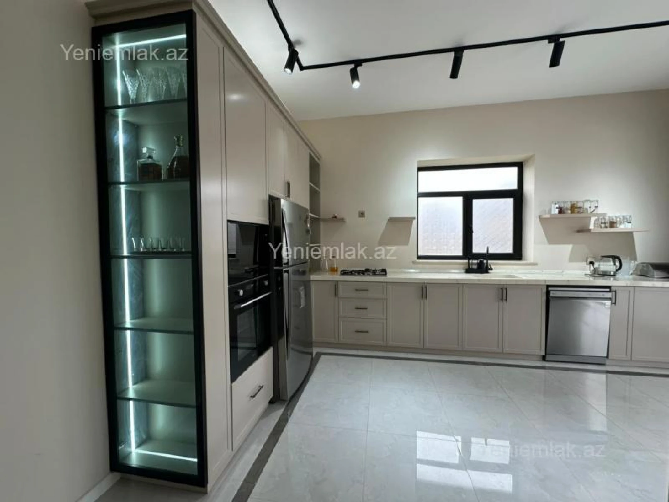 Satılır 4 otaqlı həyət evi 280 m²