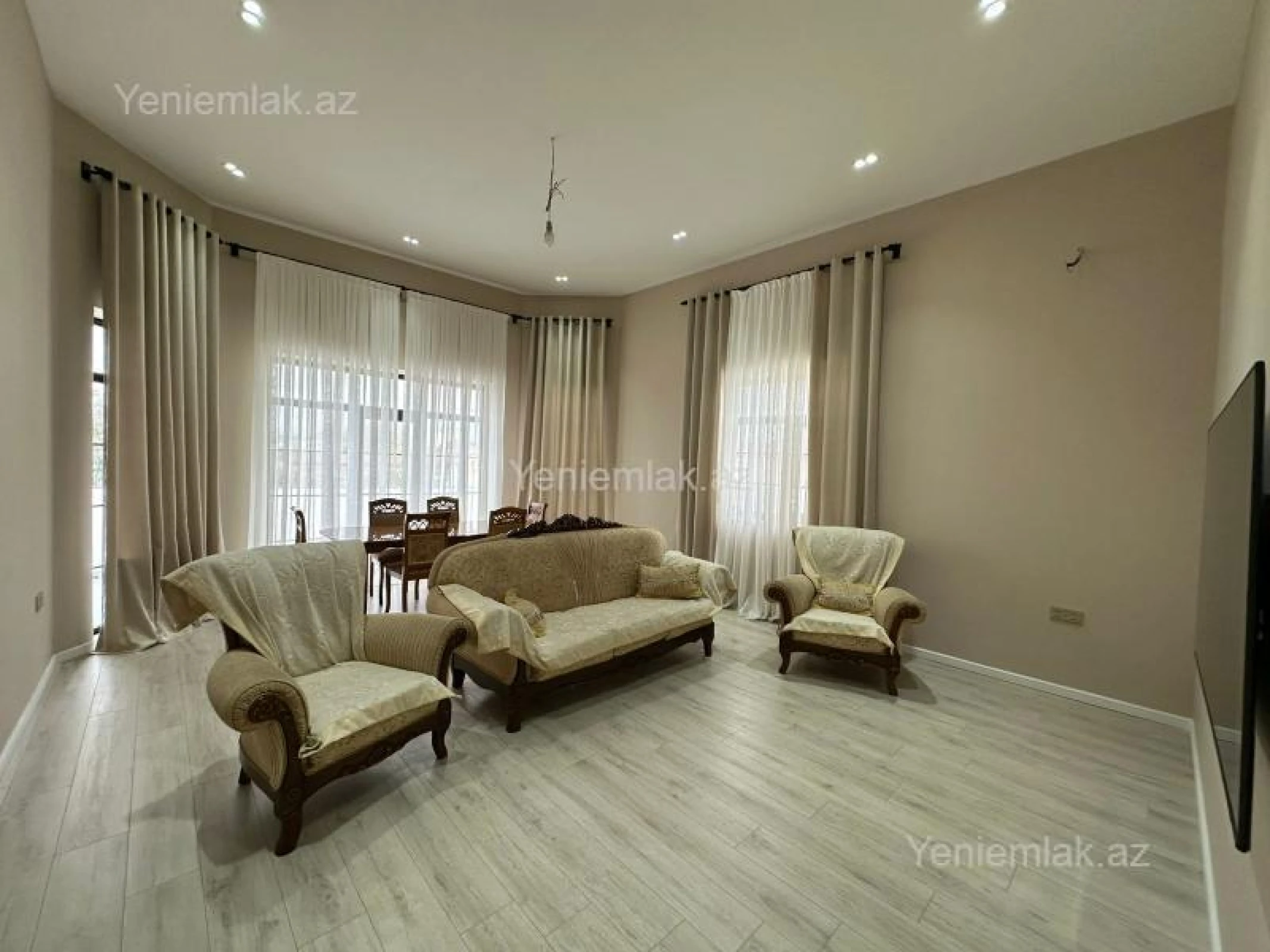 Satılır 4 otaqlı həyət evi 280 m²